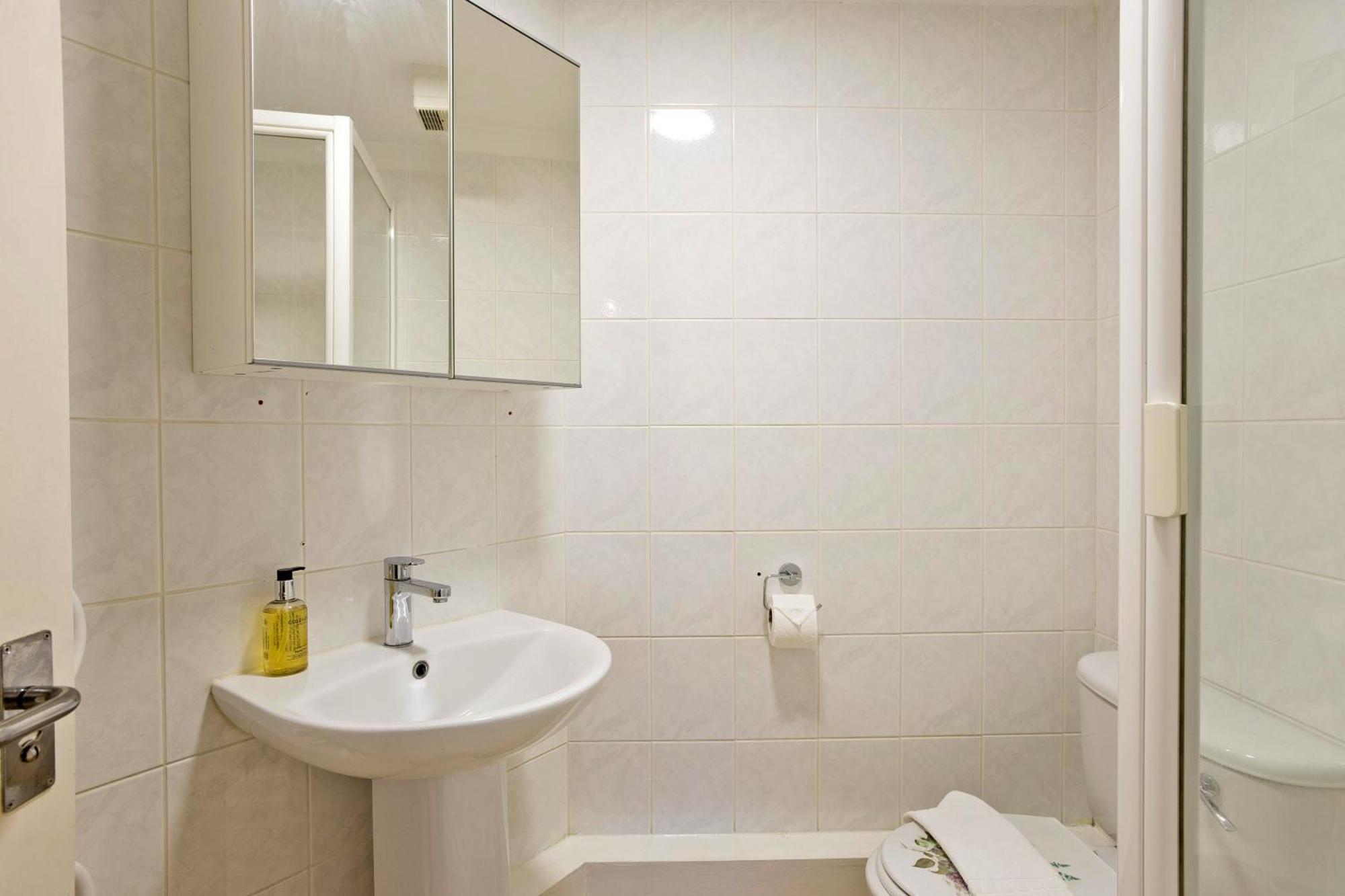 Imperial Meridian Place Apartment 런던 외부 사진