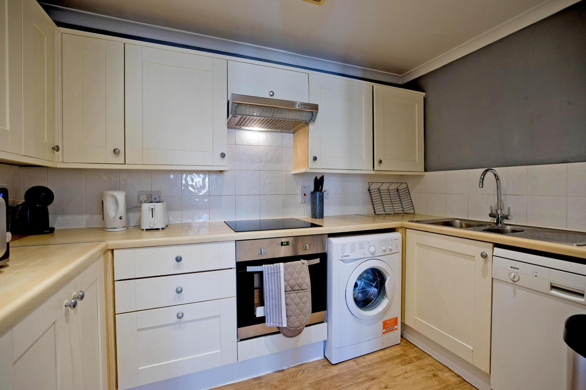 Imperial Meridian Place Apartment 런던 외부 사진